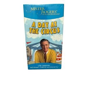 Mister Rogers Neighborhood - A Day At The Circus (VHS, 2005)